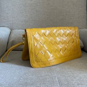 Yellow clutch